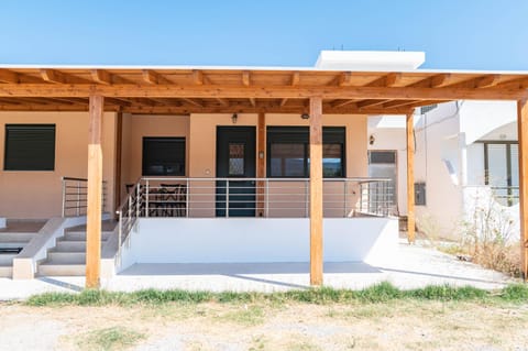 Property building, Facade/entrance, Balcony/Terrace