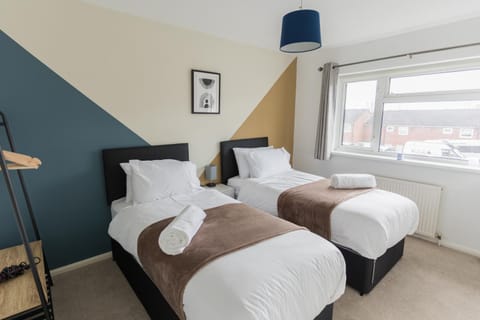 Perfect for Contractors & Families + Free Parking + Wifi Condo in Stafford