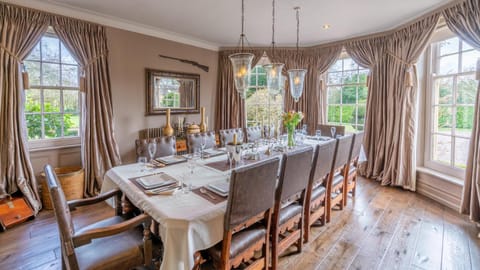 Decorative detail, Dining area, Garden view