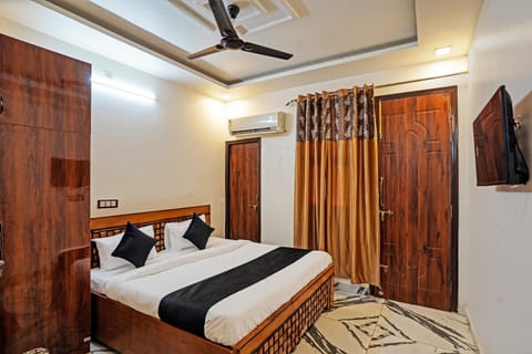 PLAY- PLATINUM SECTOR144 COUPLE FRIENDLY Hotel in Noida