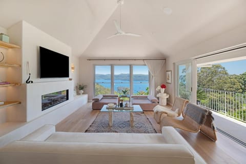 A Slice Of Paradise, Newly Transformed Avalon House With Breathtaking Views House in Pittwater Council