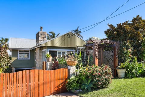 Warriewood Beach Pad House in Pittwater Council