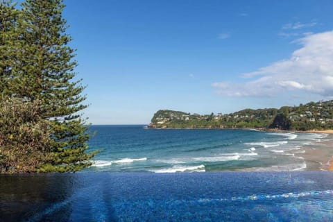 Surfers Paradise - Beachfront House in Pittwater Council