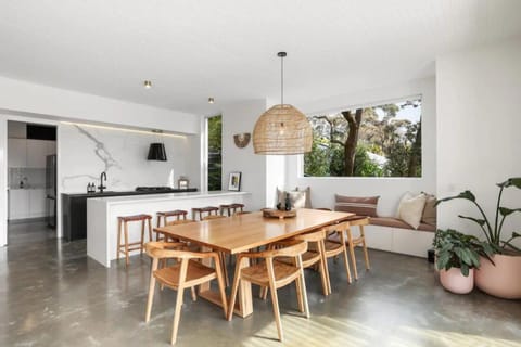 Bungan Beach Pad - Relax by the Pool House in Pittwater Council
