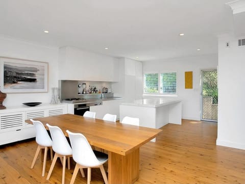 Surfside Beach Pad - 2 minutes to beach House in Pittwater Council