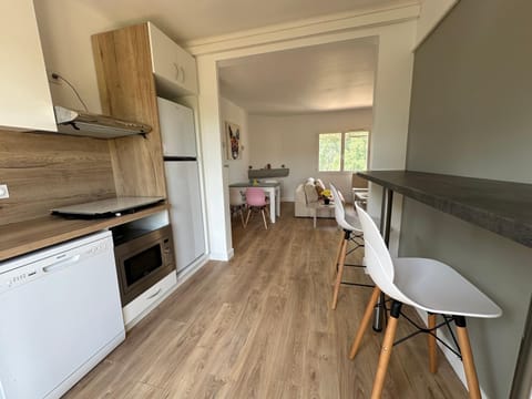 Magnifique appartement T3 rénové avec goût au coeur des vignes Apartment in Cogolin