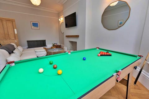 Communal lounge/ TV room, Billiard, Living room