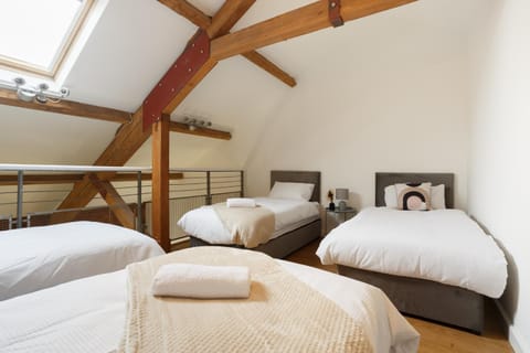 Bed, Photo of the whole room, Decorative detail, Bedroom, towels