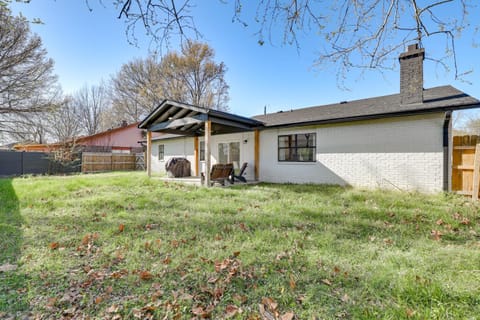 Lovely Bentonville Home with Grill 1 Mi to Downtown House in Rogers