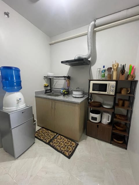 Coffee/tea facilities, Kitchen or kitchenette, minibar, stove