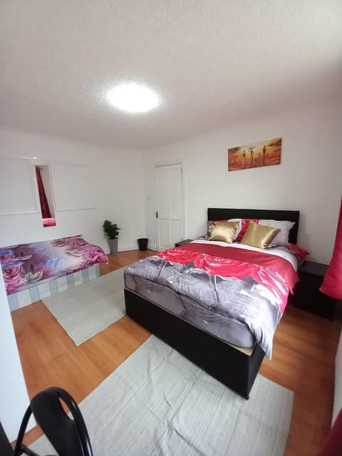 JosteeStay Apartments -Rooms Bed and Breakfast in Barking