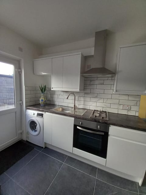 Property building, Kitchen or kitchenette, kitchen