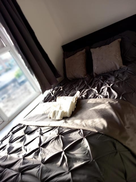 JosteeStay Apartments -Rooms Bed and Breakfast in Barking