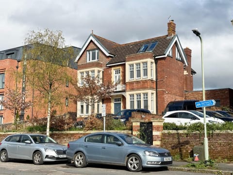 Neighbourhood, Street view, Parking