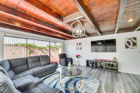 South Central LA Home with Patio 11 Mi to Ocean! Haus in Compton