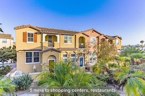 Entire Private 12-Guest 3-Bedroom Townhouse with Garage near San Diego Gaslamp House in National City