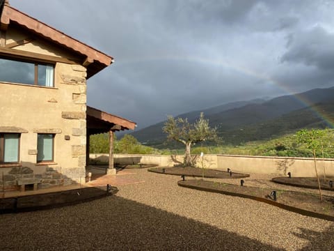 Property building, Spring, Off site, Day, Natural landscape, Garden, Mountain view