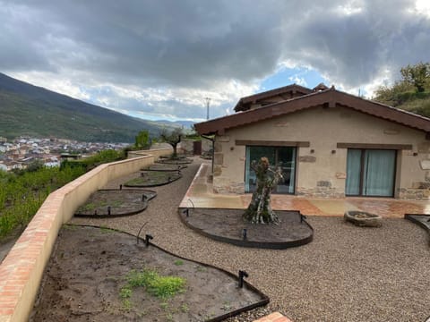 Property building, Spring, Off site, Day, Natural landscape, Garden, Mountain view