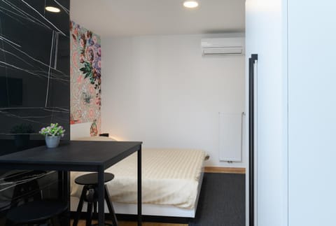 Bed, Seating area, Bedroom, air conditioner