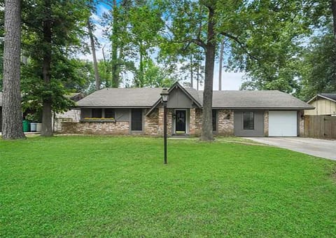 Tranquil Escape with pool and casita. Pet ok. Spring TX House in The Woodlands