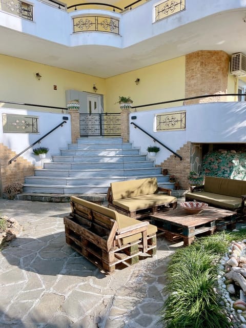 Garden, View (from property/room), Seating area, Garden view