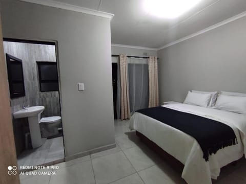 41 FOURTH ROAD GUEST HOUSE Bed and Breakfast in Sandton