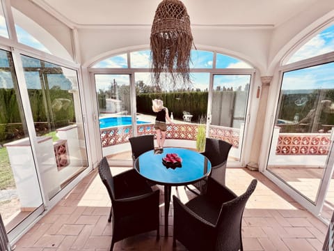 Balcony/Terrace, Seating area, Dining area, Pool view