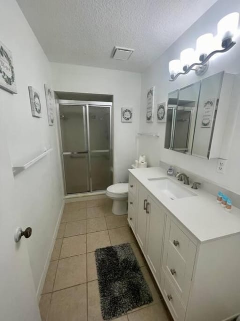 *Pets Stay Free* LakeDorable (Lower House) Casa in Mount Dora