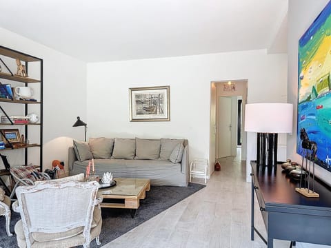 Garden's YourHostHelper Apartment in Deauville