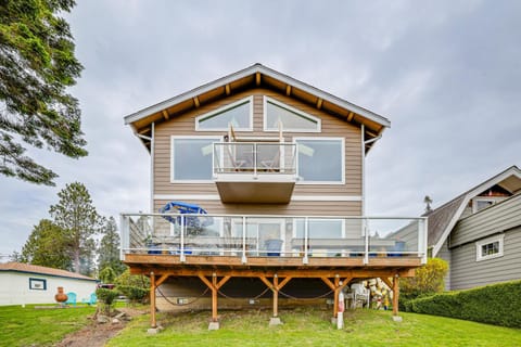 Beautiful Birch Bay Retreat with Deck and Fire Pit! Casa in Birch Bay