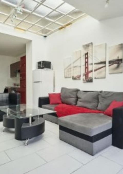 Spacieuse maison avec chambres et salle de bain privées en colocation à 10 min de Lille Bed and Breakfast in Lille