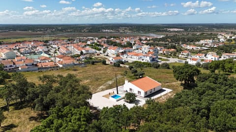 Bird's eye view, City view, Swimming pool, Parking