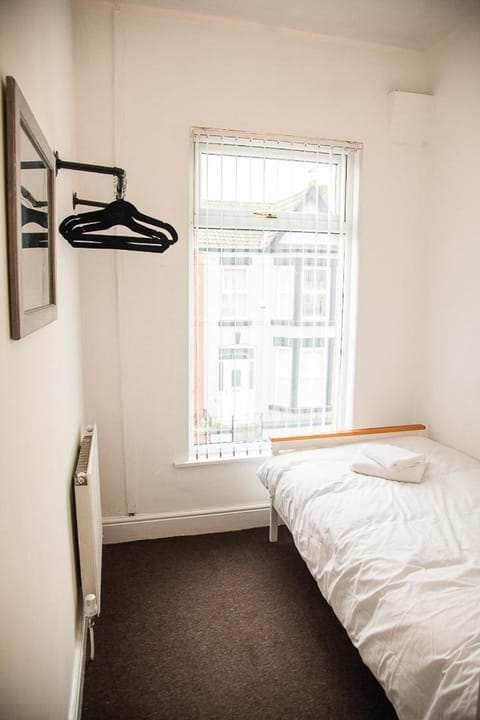 Liverpool 6 beds, Up to 22 percent- Contractors Dream Apartment in Liverpool