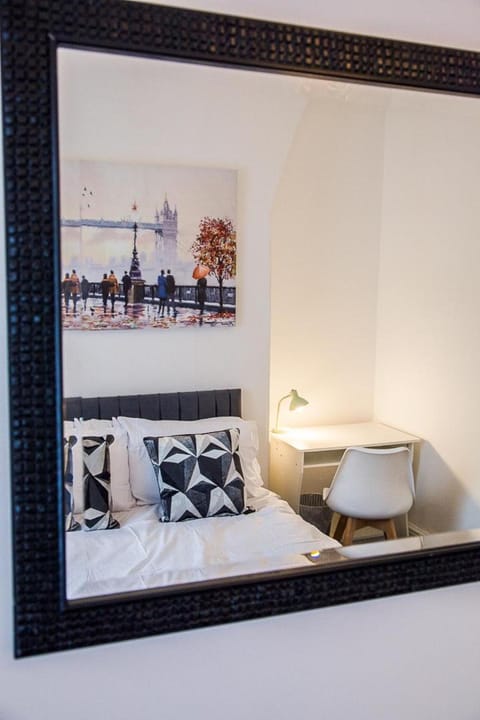 Liverpool 6 beds, Up to 22 percent- Contractors Dream Apartment in Liverpool