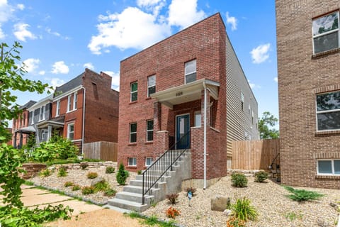 3325: Bright Urban Comfort by JZ Vacation Rentals House in Saint Louis