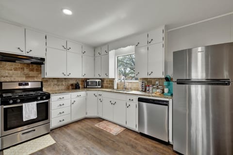 Kitchen or kitchenette, dishwasher, minibar, pet friendly, stove