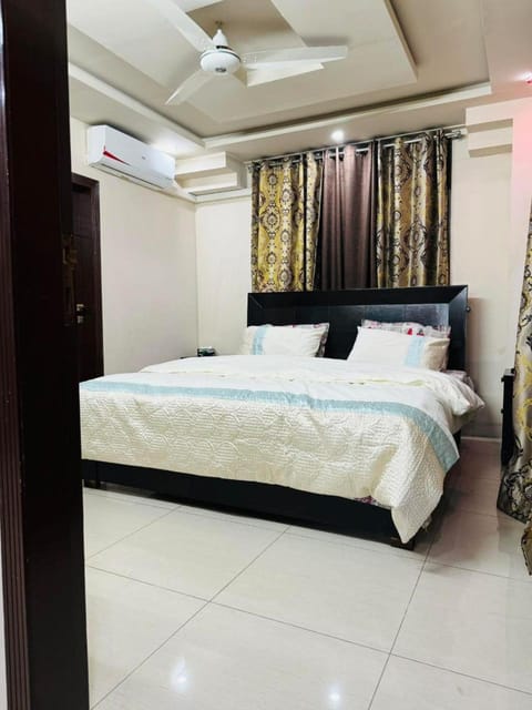 Com Heights Near Clock chowk bahria Town Lahore Condo in Lahore