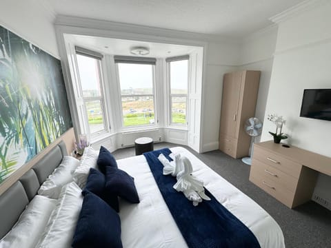 Atlantic House, Spectacular beach front luxury house, sleeps 22+ House in Bude