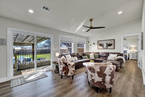 Living room, Seating area, fireplace