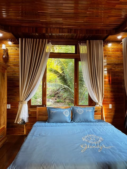 The wooden house has a beautiful sunrise & seaview Chalet in Phu Quoc