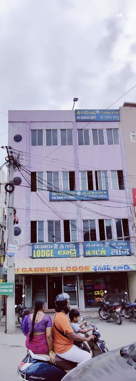 Ganesh Lodge Hotel in Tirupati