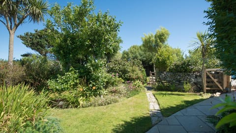 Old Boswednack a rural retreat gem On the idyllic coast of Zennor to St Ives. Summer house garden parking for two cars and free WiFi. Haus in Zennor
