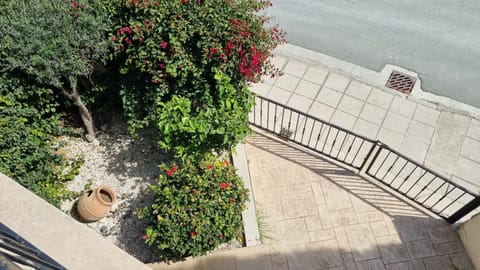 View (from property/room), Balcony/Terrace, Garden view