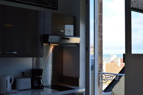 Kitchen or kitchenette, Sea view