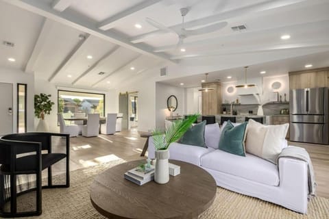 LUX Family Retreat-FREE Htd Pool-3 En-Suites House in Scottsdale