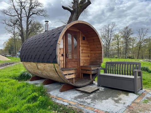 Gîte Enchanté~ Château~Bain Nordique-Sauna Apartamento in Chaumont-sur-Tharonne