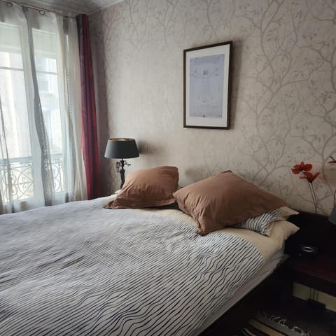 Chambre à Clichy Bed and Breakfast in Clichy