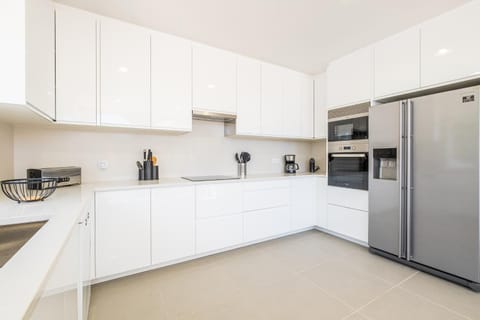 Kitchen or kitchenette, dishwasher, minibar, oven, pet friendly, stove, toaster