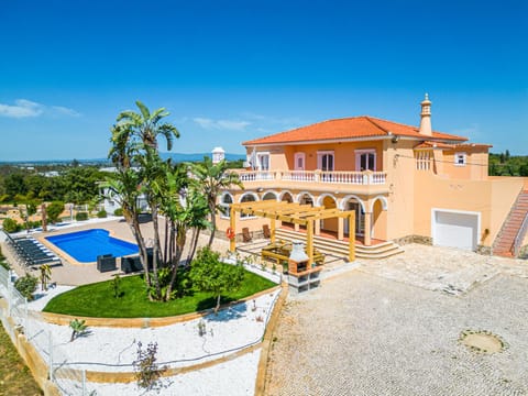 Day, Natural landscape, Pool view, Swimming pool, sunbed