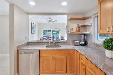 Kitchen or kitchenette, dishwasher, minibar, pet friendly, stove, toaster